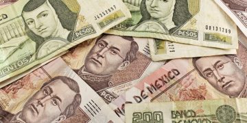 Mexican Peso holds gains as Fed cut rates, Powell presser underway
