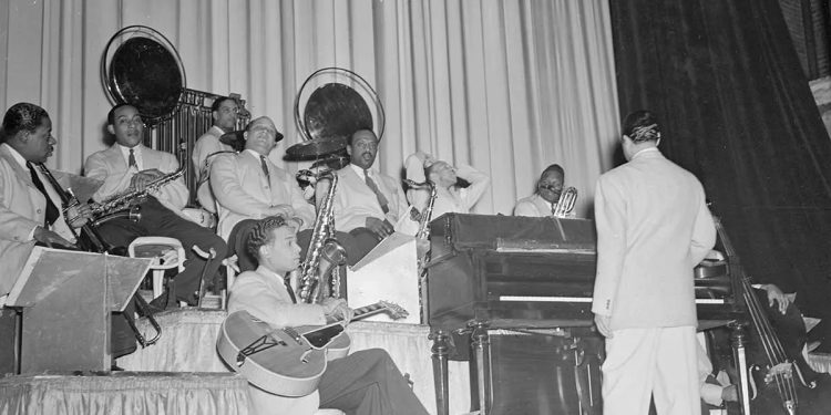 How the Acoustic Guitar Kept the Pulse of the Swing Era