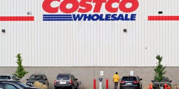 Costco earnings beat estimates, showing consumers are prioritizing value
